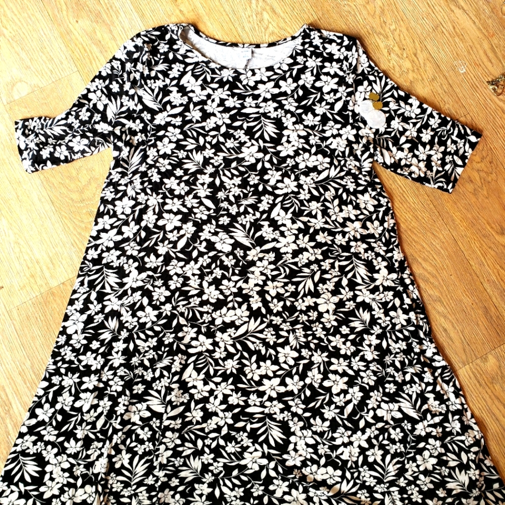 Old Navy Black and White Dress, Size L
